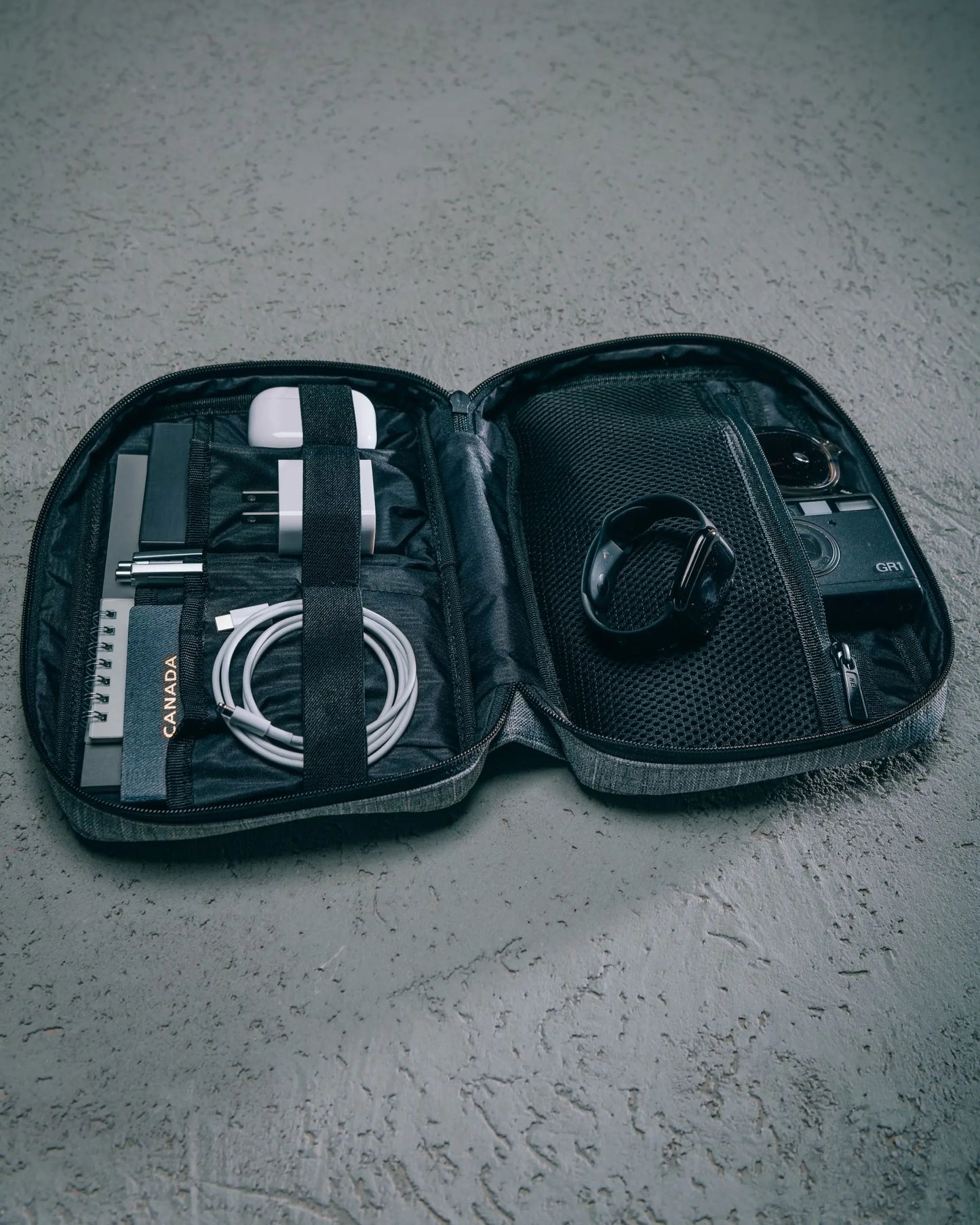 Burrard Organizer | Tech - 2.6L - Raven Crosshatch