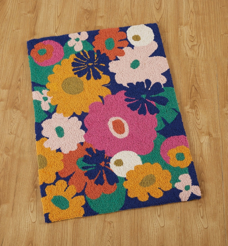 Big Bloom Energy Hook Rug