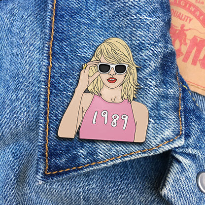 Pin: Taylor 1989
