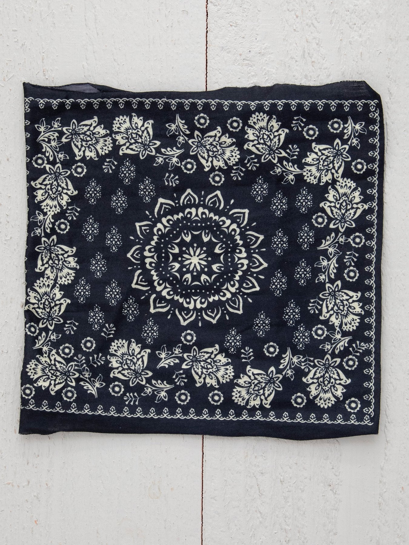 Natural Life Half Bandeau - Black Cream Mandala