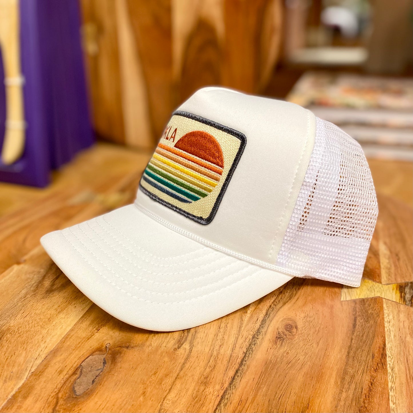 OKLA Spectrum - White Trucker