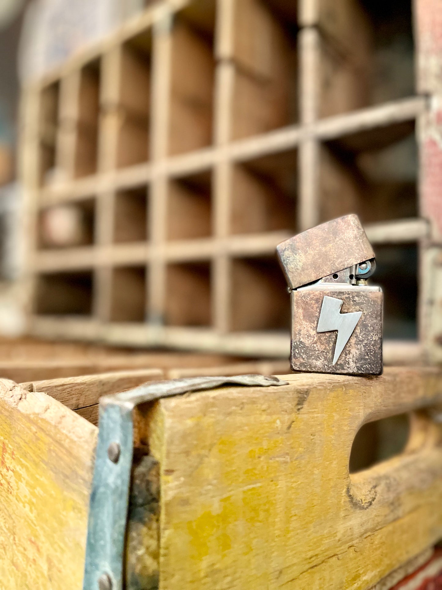 Bolt Zippo