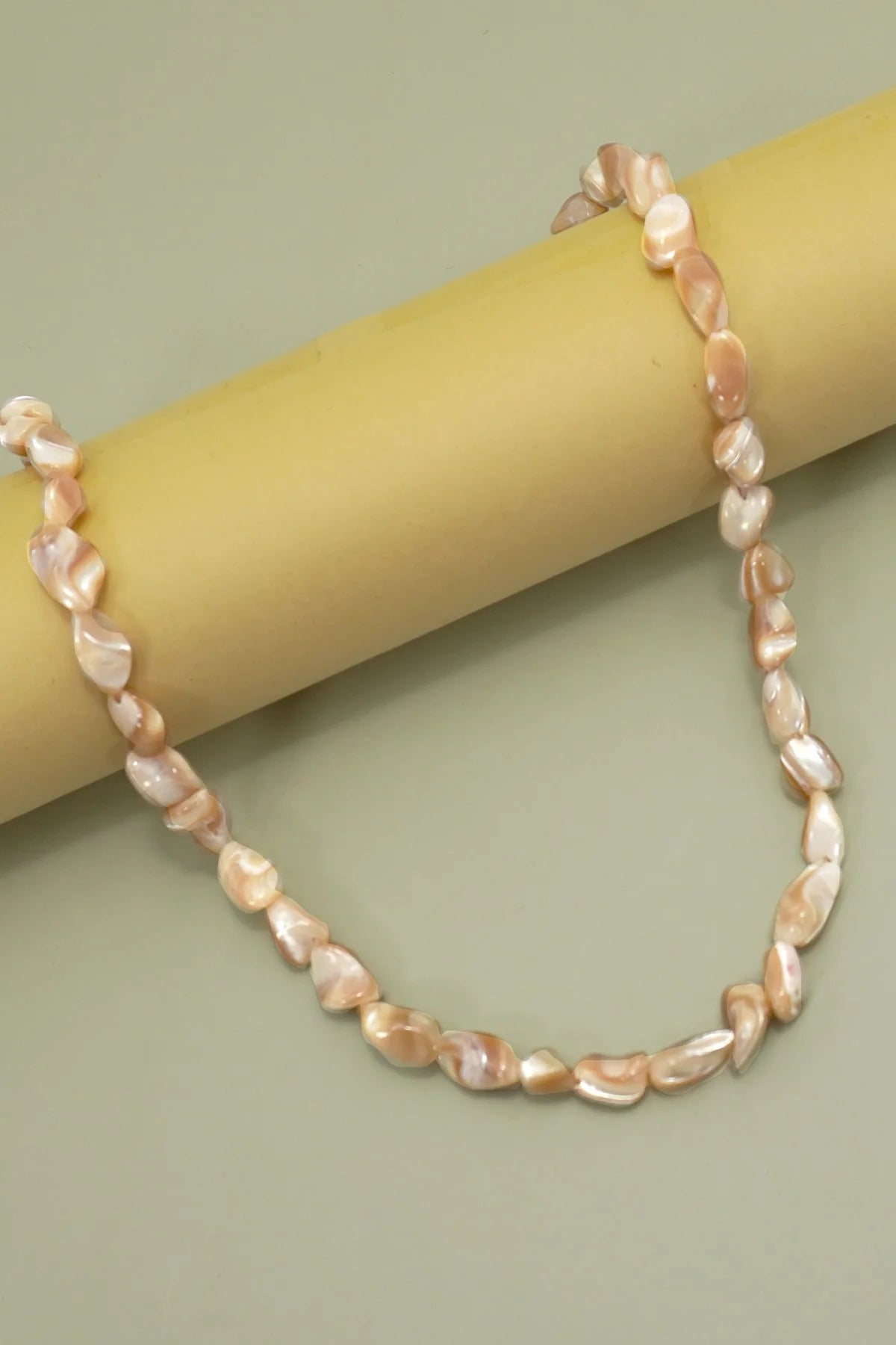Mother-Of-Pearl Shell Necklace - Brown