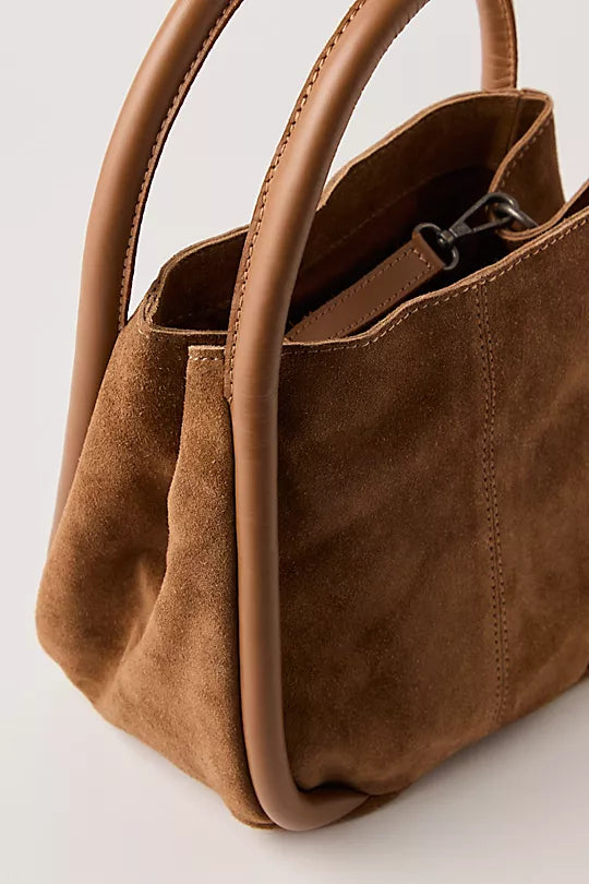 Barlow Bucket Bag