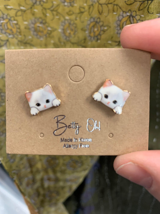 Peeking Kitty Stud Earrings